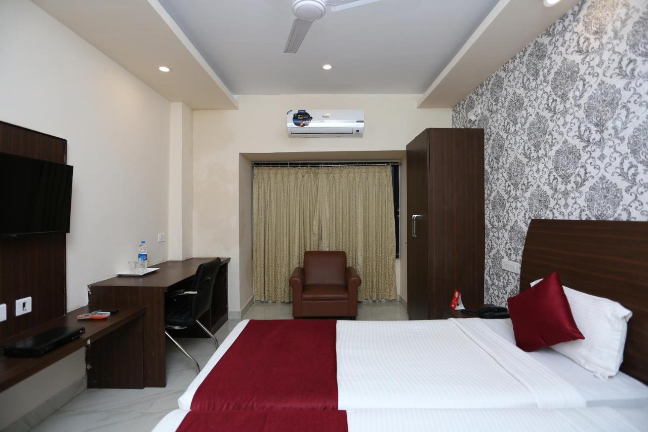 Hotel Railview Bhuvanesvar Kültér fotó