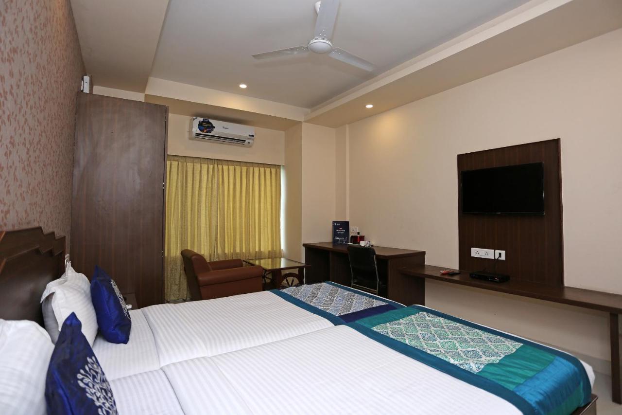 Hotel Railview Bhuvanesvar Kültér fotó