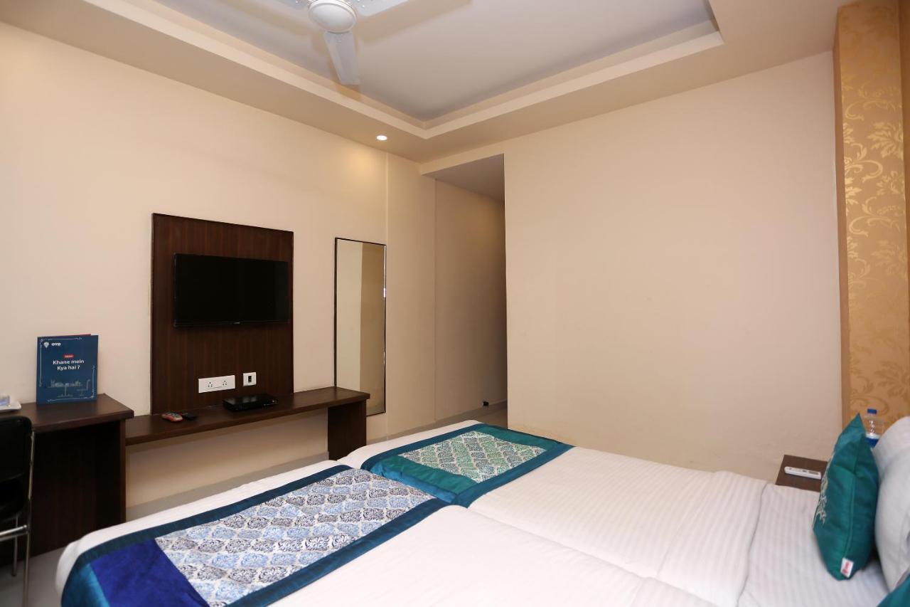 Hotel Railview Bhuvanesvar Kültér fotó