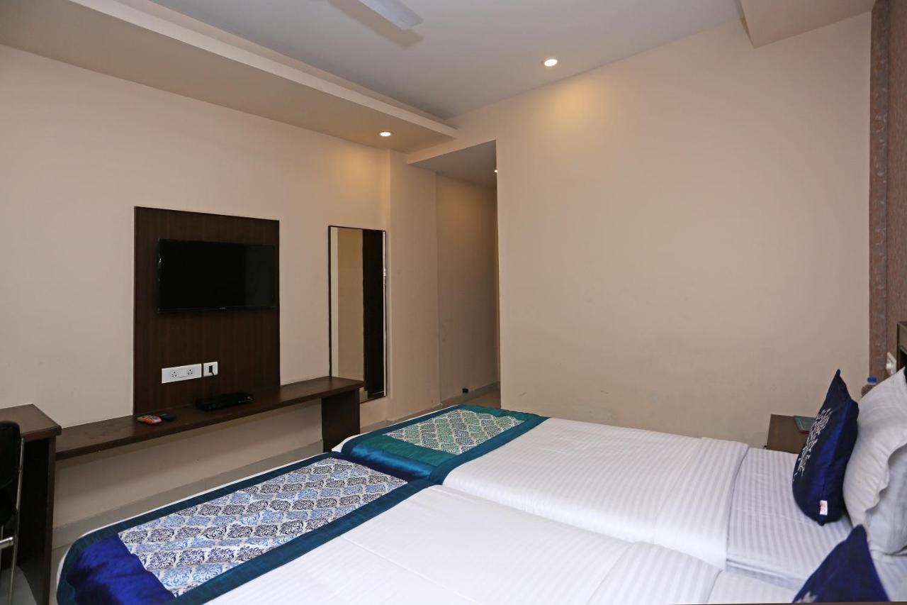 Hotel Railview Bhuvanesvar Kültér fotó