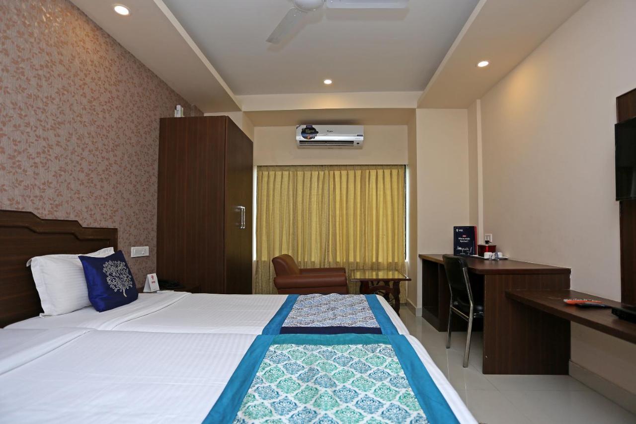 Hotel Railview Bhuvanesvar Kültér fotó