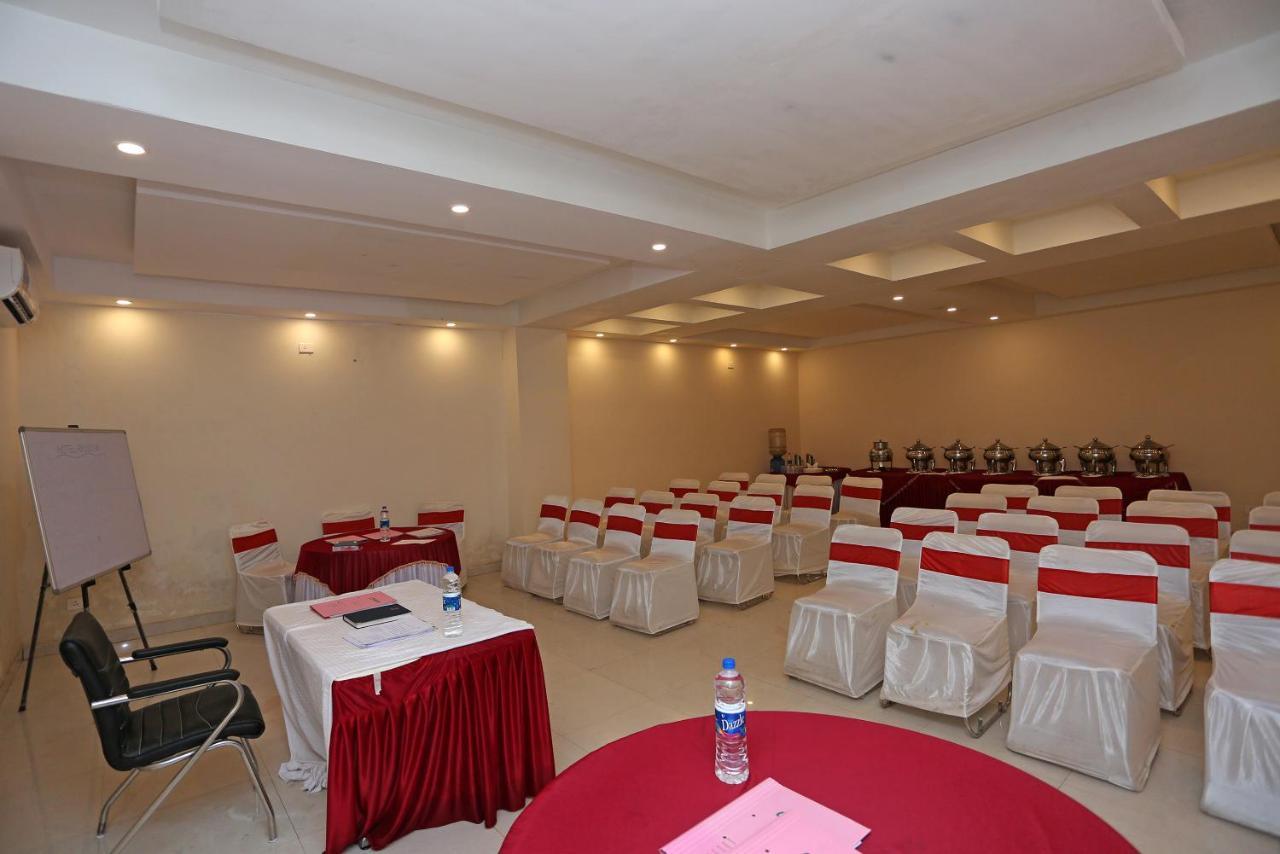 Hotel Railview Bhuvanesvar Kültér fotó