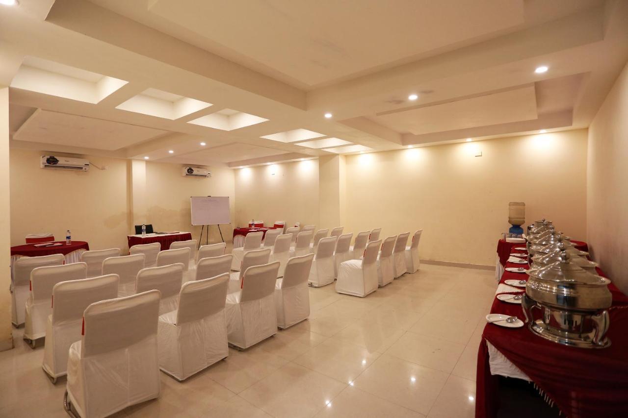 Hotel Railview Bhuvanesvar Kültér fotó