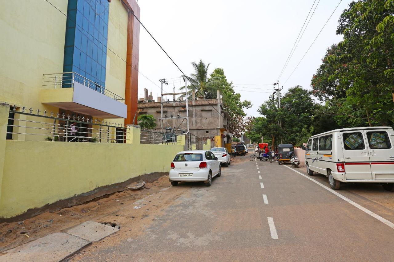 Hotel Railview Bhuvanesvar Kültér fotó