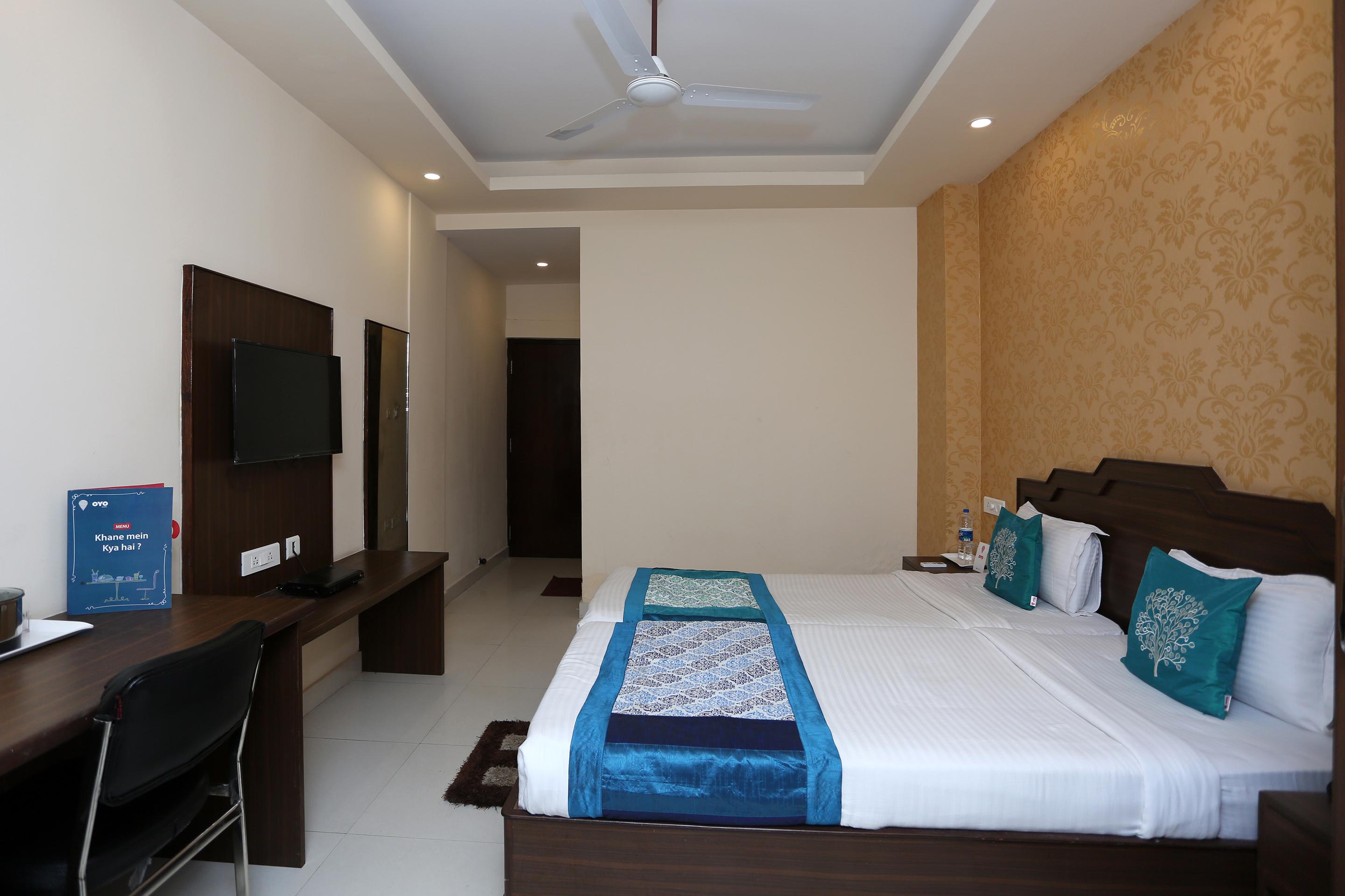 Hotel Railview Bhuvanesvar Kültér fotó