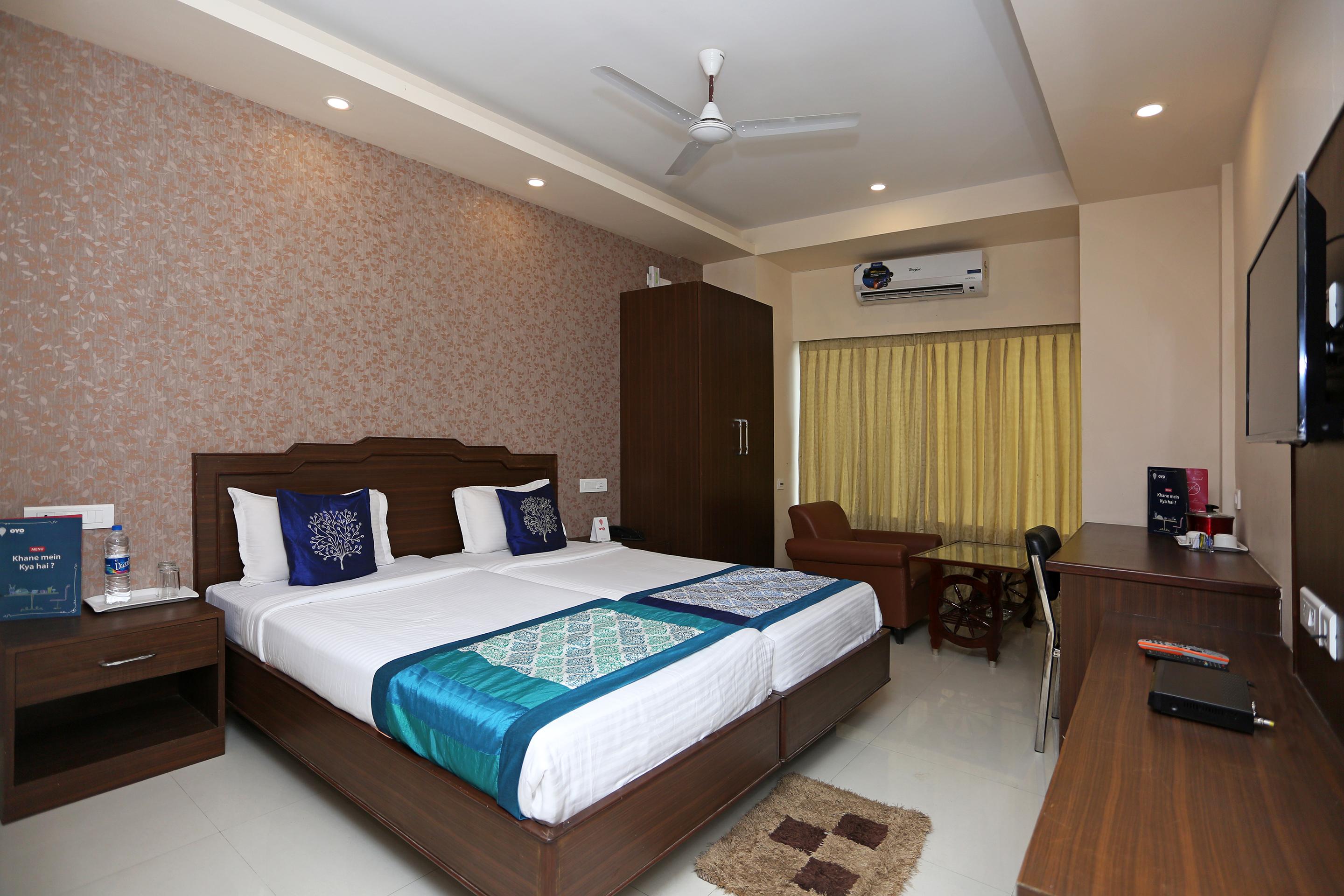 Hotel Railview Bhuvanesvar Kültér fotó
