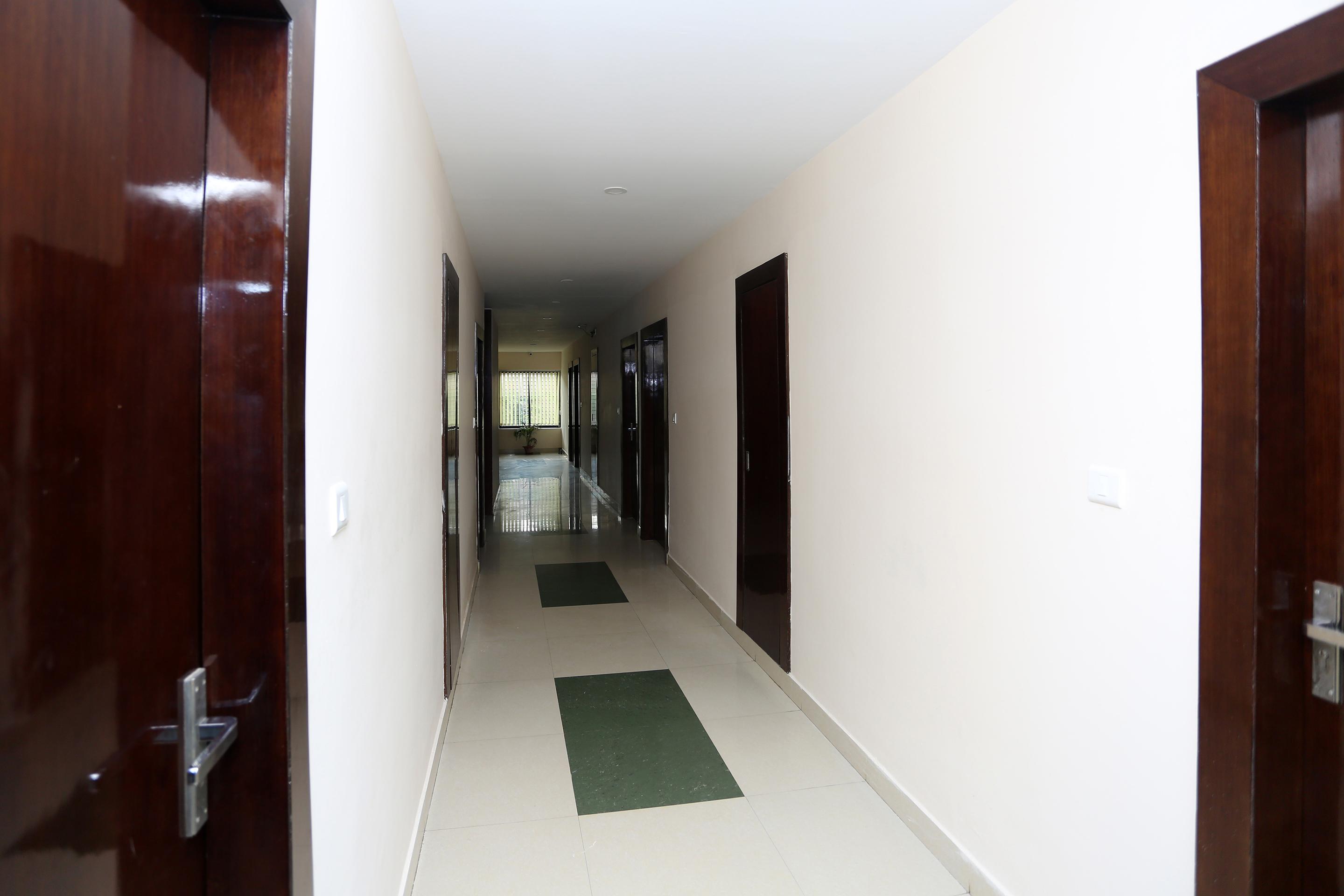 Hotel Railview Bhuvanesvar Kültér fotó