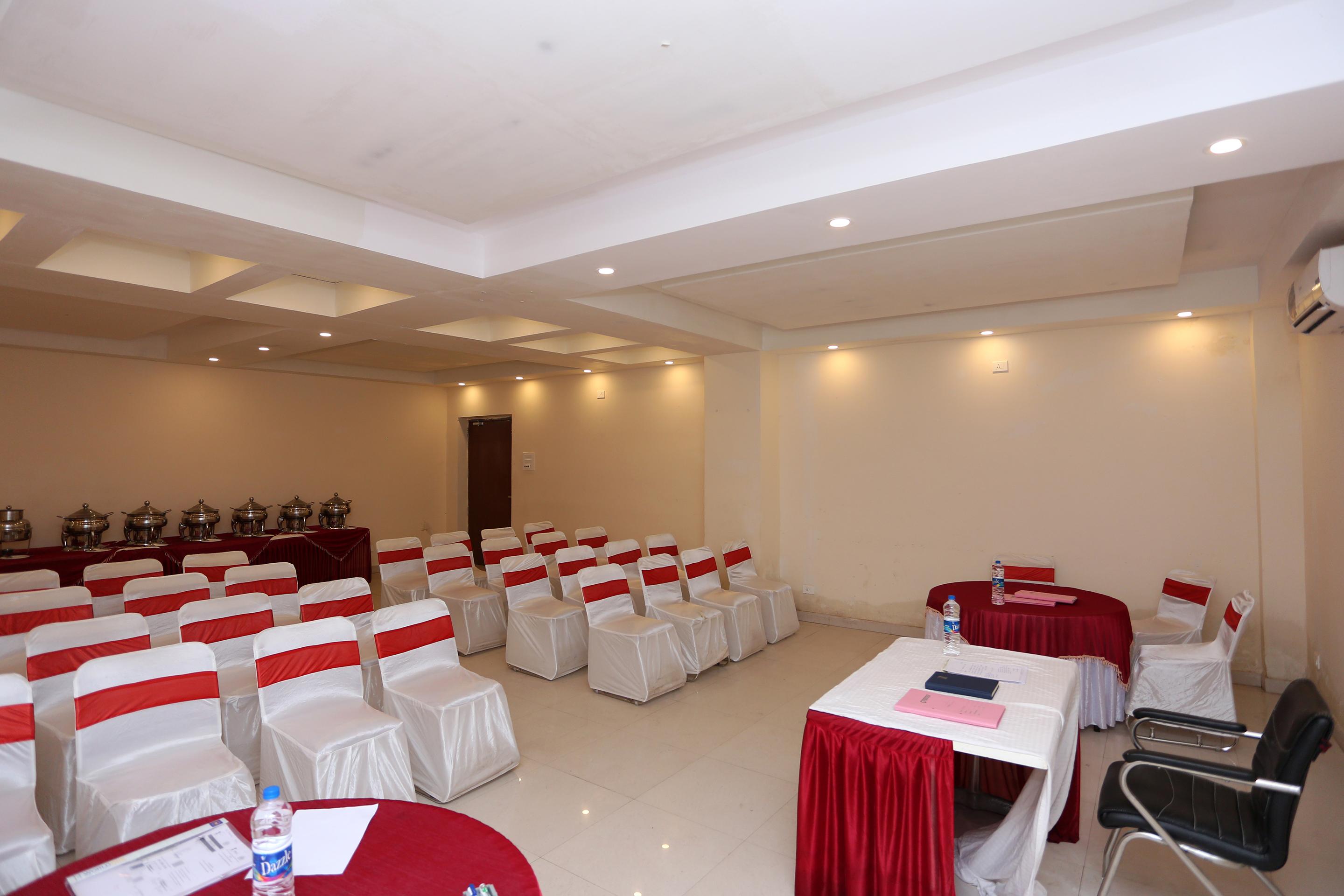 Hotel Railview Bhuvanesvar Kültér fotó