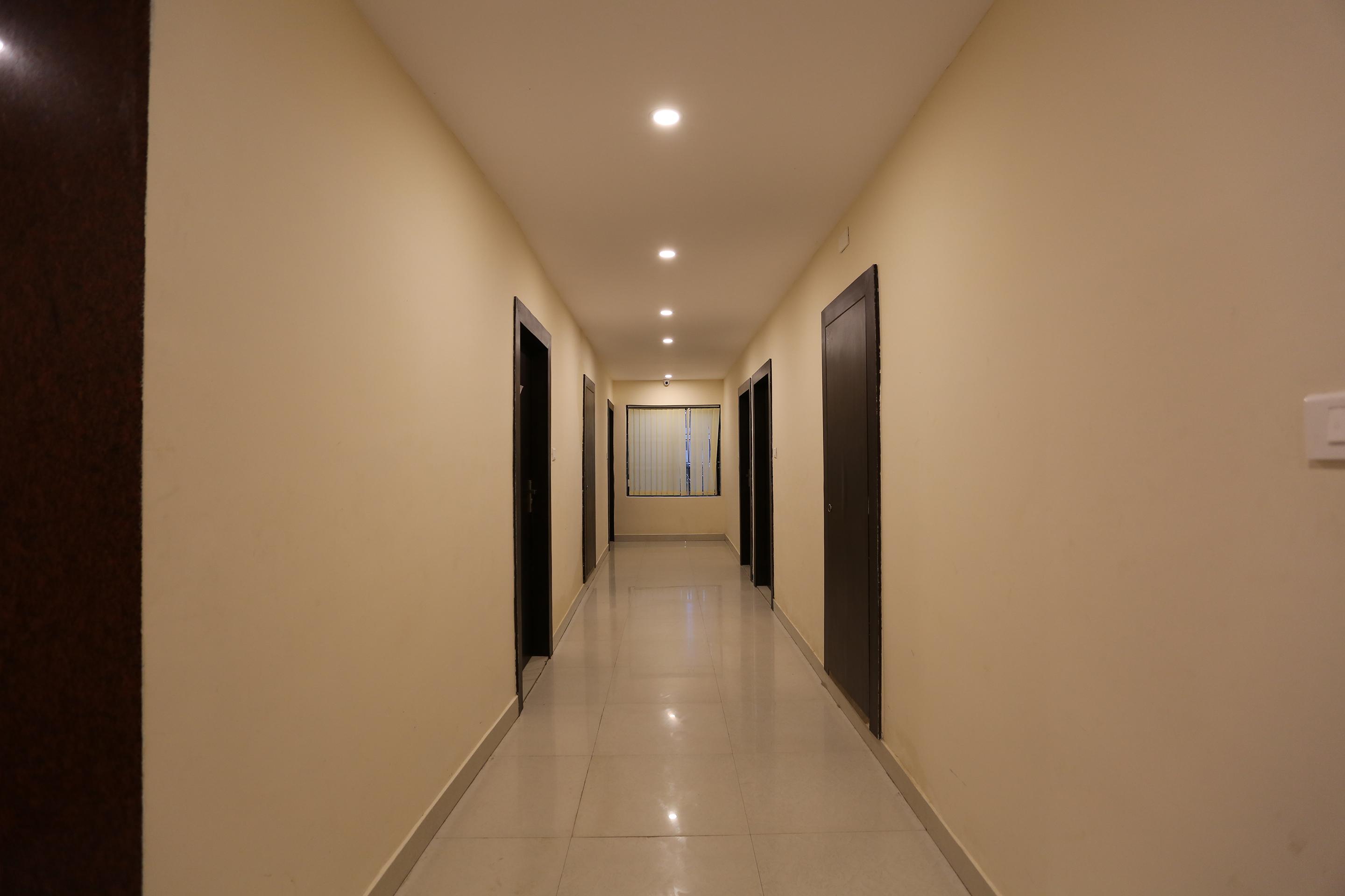 Hotel Railview Bhuvanesvar Kültér fotó