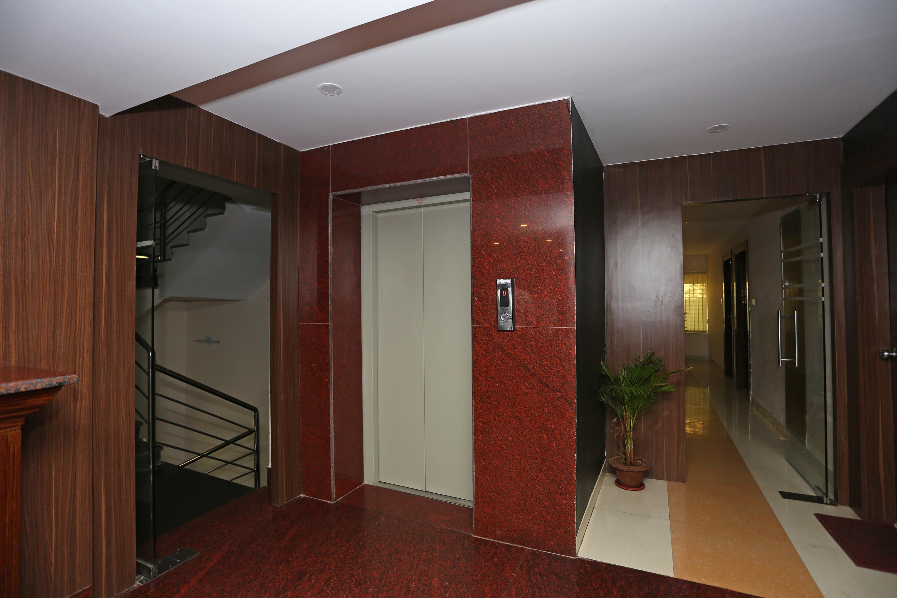 Hotel Railview Bhuvanesvar Kültér fotó
