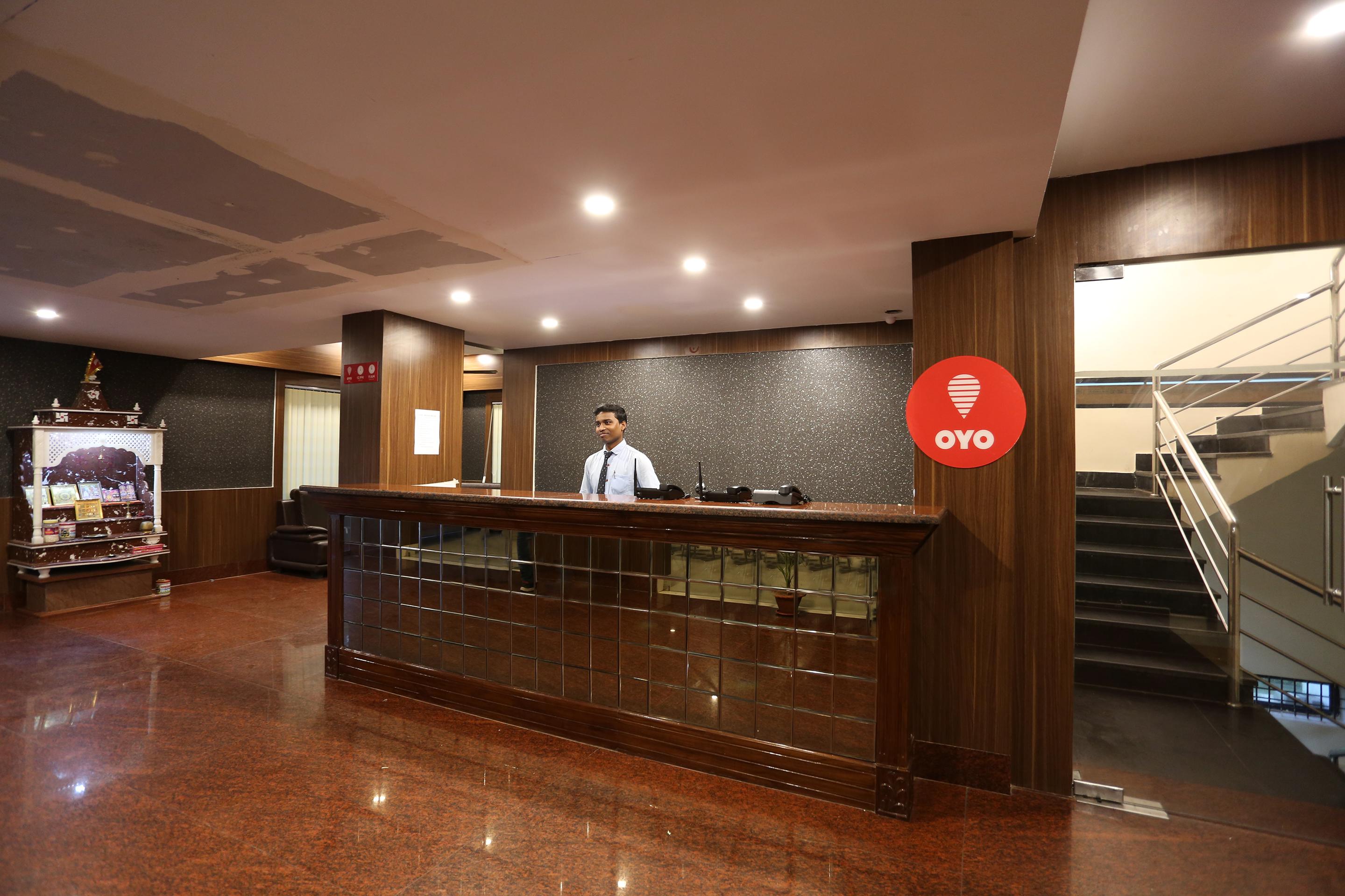Hotel Railview Bhuvanesvar Kültér fotó