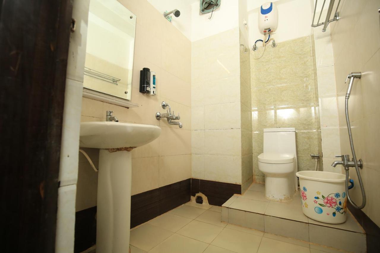 Hotel Railview Bhuvanesvar Kültér fotó