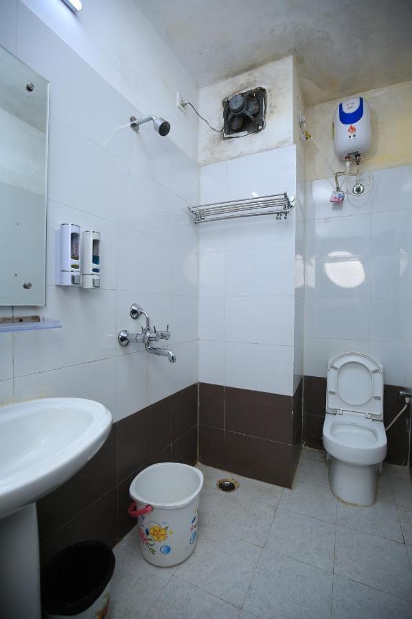 Hotel Railview Bhuvanesvar Kültér fotó